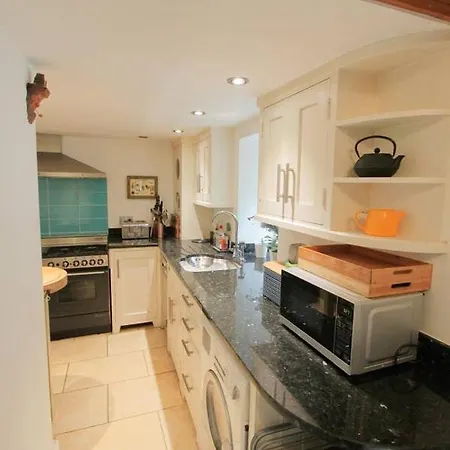 Clifton 2 Bedroom Apartment With Garden Apartment