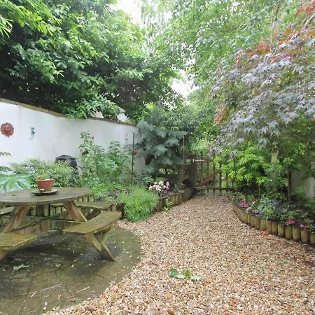 Clifton 2 Bedroom Apartment With Garden