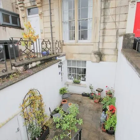 アパート Clifton 2 Bedroom Apartment With Garden