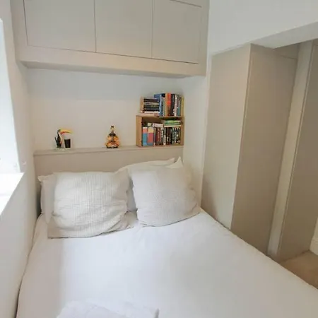 Clifton 2 Bedroom Apartment With Garden